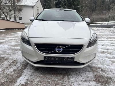 Gebraucht Volvo V40 Kinetic 150 PS (110 kW) 2012 White solid (ice white) / Kombi