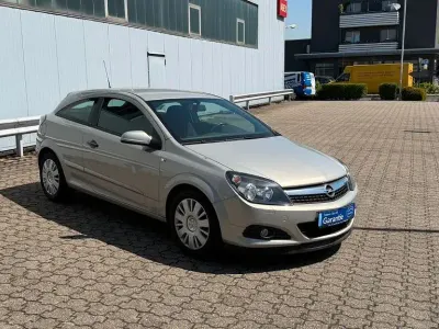 Używany Opel Astra GTC Selection 90 KM (66 kW) 2009 Złoty Coupe