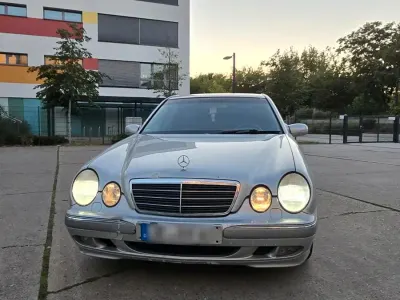 Gebraucht Mercedes E240 170 PS (125 kW) 1999 Silber Limousine