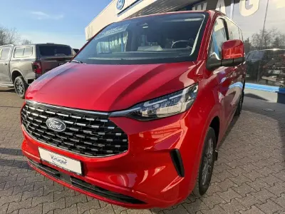 Usata Ford Tourneo Titanium 136 CV (100 kW) 2024 Rosso Monovolume
