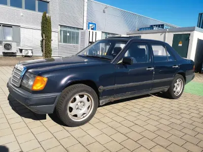 Gebraucht Mercedes E260 160 PS (117 kW) 1987 Blau Limousine