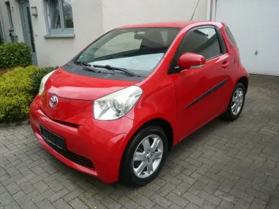 Gebraucht Toyota iQ 68 PS (50 kW) 2009 Rot Kleinwagen