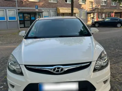 Gebraucht Hyundai i30 109 PS (80 kW) 2012 Weiß Kleinwagen