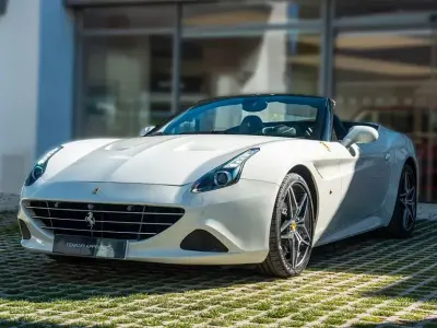 Usata Ferrari California 560 CV (411 kW) 2014 Bianco Cabrio