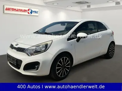 Gebraucht Kia Rio DREAM-TEAM Edition 109 PS (80 kW) 2013 Weiß Limousine