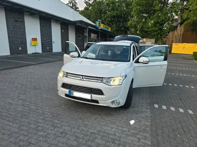 Gebraucht Mitsubishi Outlander P-HEV Intense 121 PS (88 kW) 2014 Weiß SUV