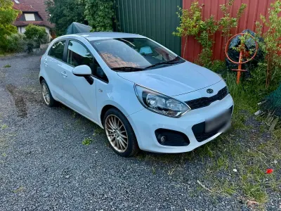 Gebraucht Kia Rio 85 PS (62 kW) 2012 Weiß Limousine