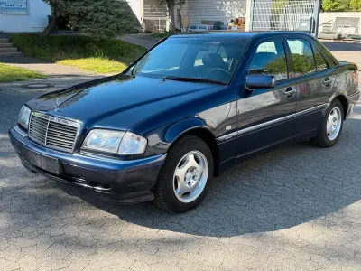Usata Mercedes C180 122 CV (89 kW) 1999 Blu Berlina
