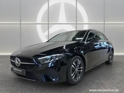 Gebraucht Mercedes A200 Advanced 163 PS (119 kW) 2026 Schwarz Limousine