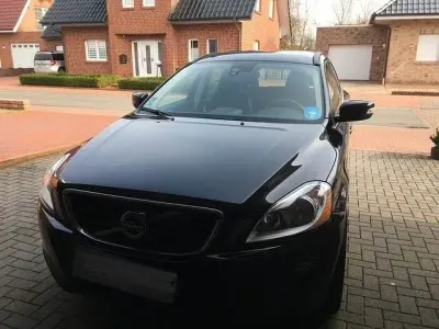 Używany Volvo XC60 Momentum 190 KM (139 kW) 2018 Czarny SUV