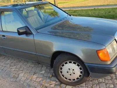 Gebraucht Mercedes E230 136 PS (100 kW) 1986 Beige Limousine