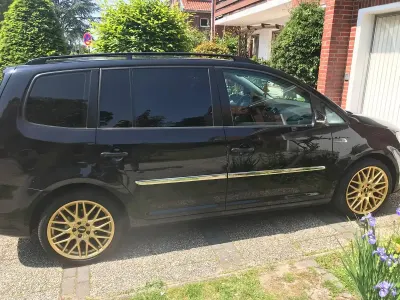 Gebraucht VW Touran 105 PS (77 kW) 2010 Schwarz Van / Kleinbus