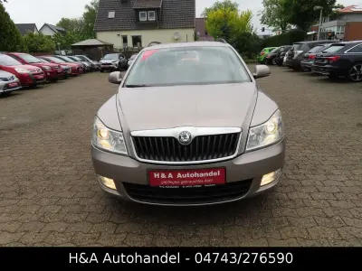 Gebraucht Skoda Octavia Ambition 105 PS (77 kW) 2012 Beige Kombi