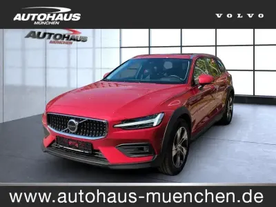 Begagnad Volvo V60 CC Plus 197 HK (144 kW) 2024 Röd Kombi