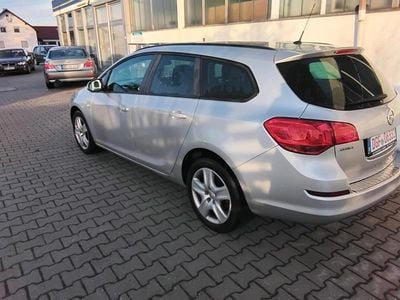 Silber Gebraucht 2011 Opel Astra Kombi | 2.850 € (Guter Preis)