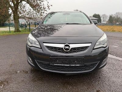 Gebraucht Opel Astra 165 PS (121 kW) 2011 Schwarz Kombi