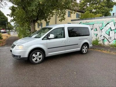 Gebraucht VW Caddy Maxi 105 PS (77 kW) 2009 Silber Van / Kleinbus