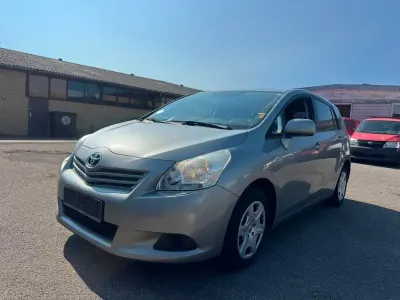 Gebraucht Toyota Verso Life 132 PS (97 kW) 2012 Silber Van / Kleinbus