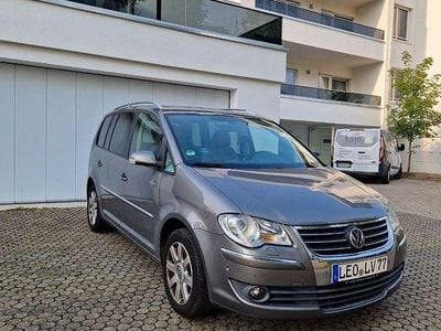 Second-hand VW Touran Highline 140 CP (102 kW) 2008 Gri Monovolum