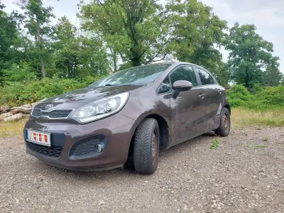 Gebraucht Kia Rio FIFA World Cup Edition 90 PS (66 kW) 2013 Wendy brown met. Kleinwagen