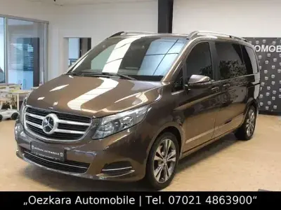 Gebraucht Mercedes V220 Sport 174 PS (127 kW) 2016 Braun Van / Kleinbus