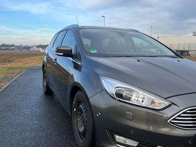 Grau Gebraucht 2016 Ford Focus Titanium Limousine | 6.000 € (Guter Preis)