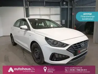 Gebraucht Hyundai i30 Select 120 PS (88 kW) 2022 Weiß Limousine