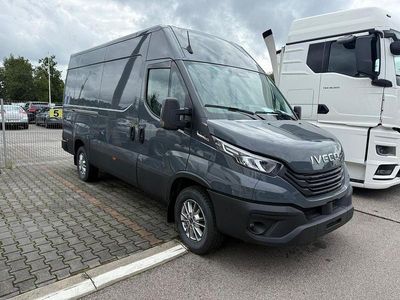 Grau Gebraucht 2024 Iveco Daily Van / Kleinbus | 48.950 €
