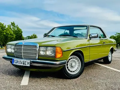 Gebraucht Mercedes 230 136 PS (100 kW) 1981 Grün Coupé