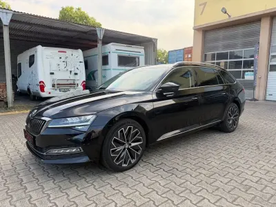 Gebraucht Skoda Superb LAURIN & KLEMENT 200 PS (147 kW) 2021 Schwarz Kombi