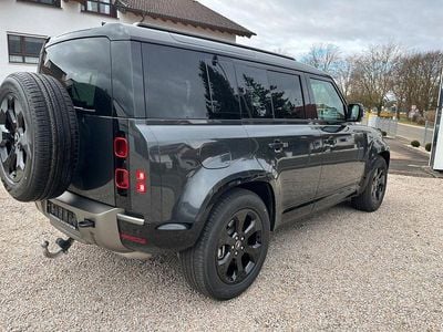 Grau Gebraucht 2025 Land Rover Defender SE Dynamic SUV | 79.899 € (Superpreis)