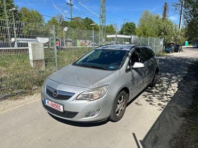 Usata Opel Astra Design Edition 125 CV (91 kW) 2011 Argento Station wagon