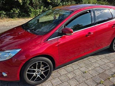 Gebraucht Ford Focus Titanium 150 PS (110 kW) 2013 Rot Limousine