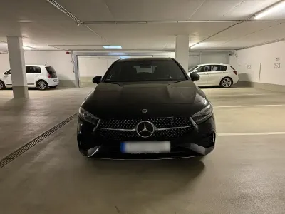 Gebraucht Mercedes A180 AMG line 136 PS (100 kW) 2024 Schwarz Limousine