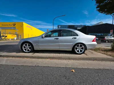 Gebraucht Mercedes C180 129 PS (94 kW) 2001 Silber Limousine