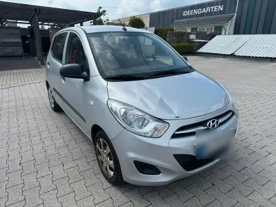 Gebraucht Hyundai i10 69 PS (50 kW) 2013 Silber Kleinwagen