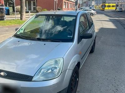 Second-hand Ford Fiesta 60 CP (44 kW) 2003 Argintiu Hatchback