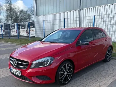 Gebraucht Mercedes A180 122 PS (89 kW) 2014 Rot Kleinwagen