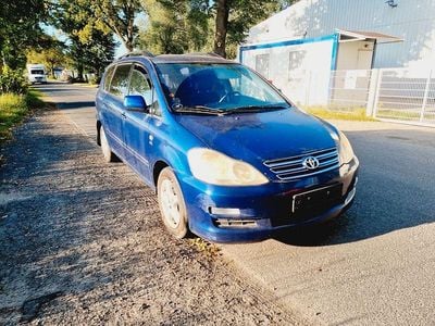 Usata Toyota Avensis Verso 150 CV (110 kW) 2005 Blu Monovolume