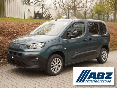 Neu Fiat Doblò 131 PS (96 kW) 2026 Blau Van / Kleinbus