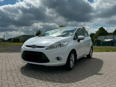 Gebraucht Ford Fiesta 96 PS (70 kW) 2009 Weiß Kleinwagen