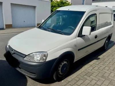 Używany Opel Combo 75 KM (55 kW) 2011 Biały Minivan