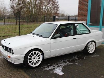 Gebraucht BMW 325 Basis 190 PS (139 kW) 1989 Weiß Limousine