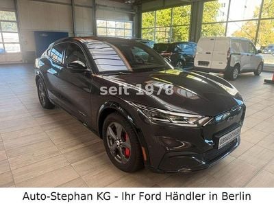 Second-hand Ford Mustang Mach-E Premium 258 kW (351 CP) 2022 Negru SUV