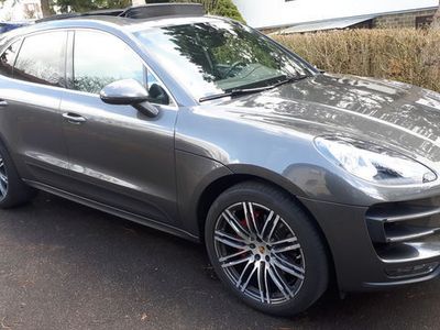 Grau metallic Gebraucht 2014 Porsche Macan Turbo SUV | 54.400 €