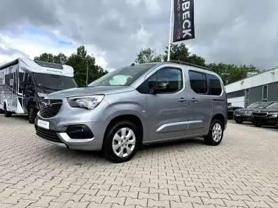 Gebraucht Opel Combo 131 PS (96 kW) 2023 Kontrast grau / quarz silber metallic Van / Kleinbus