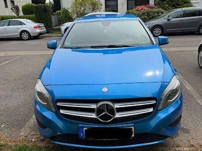 Usata Mercedes A200 Urban 156 CV (114 kW) 2014 Blu Berlina