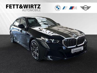 Gebraucht BMW 520 M Sport 208 PS (152 kW) 2025 Black sapphire metallic Limousine