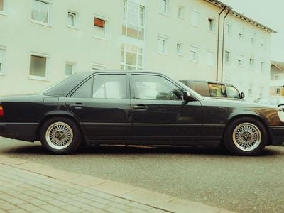 Second-hand Mercedes E260 160 CP (117 kW) 1989 Verde Berlinǎ