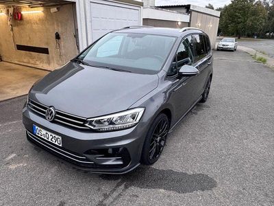 Second-hand VW Touran R-line 150 CP (110 kW) 2017 Gri Monovolum